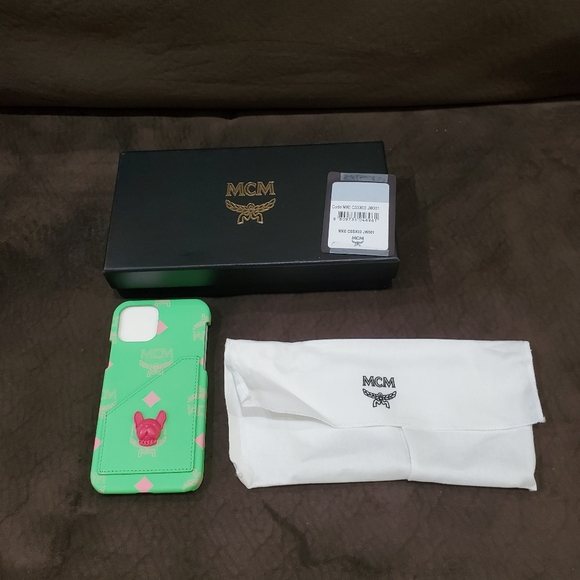 M PUP IPHONE 12/12 PRO CASE WITH CARD SLOT - Picture 6 of 8